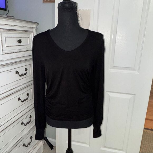 Karen Kane black long sleeve Shirred V-Neck Top- size medium- like new! - Picture 5 of 9